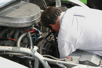 Mechanic Tunes Racing Enging