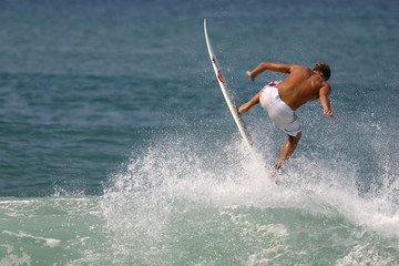 surfeur sur la vague