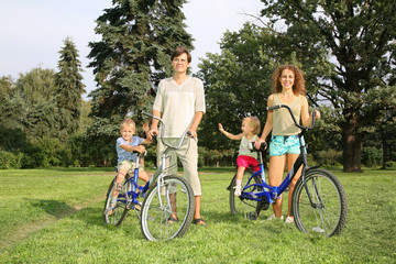 Naklejka premium family on the bike walk
