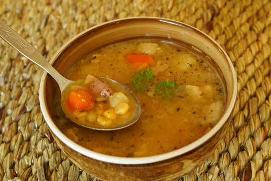 Pea soup with tablespoon
