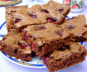 dolce al cioccolato con ciliege