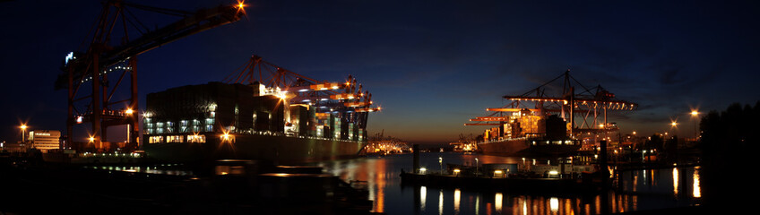 Fototapeta na wymiar Container Terminal Panorama