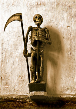 Statue de l'Ankou &agrave; Ploumilliau (C&ocirc;tes d'armor, Bretagne)