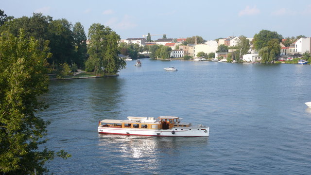 Berlin K&ouml;penick Ausflugsschiff auf der Dahme
