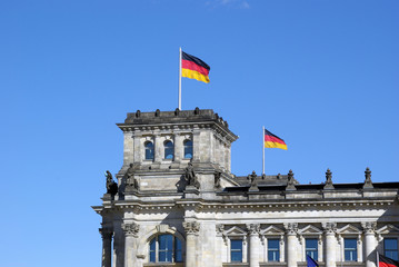 Fototapeta na wymiar Deutschlandfahnen - Reichstag