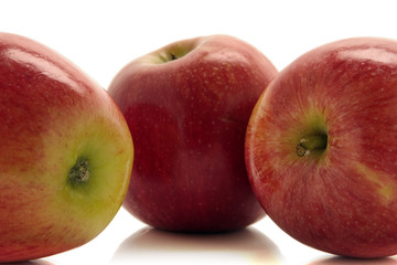 red apples