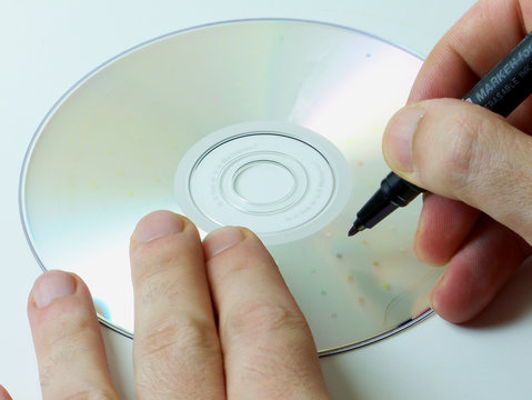 etichettare un cd/dvd