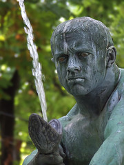 statue fountain