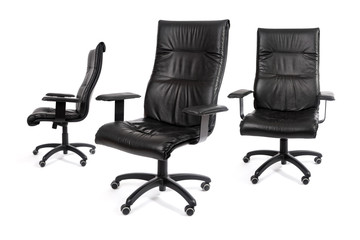 Trois fauteuil noir de bureau