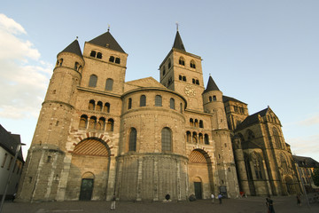 Fototapeta na wymiar Katedra w Trewirze