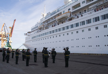 Brass band welcoming cruise ship to Archangel