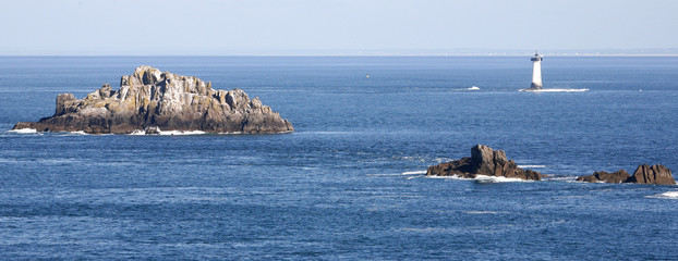 Phare et rochers en Bretagne