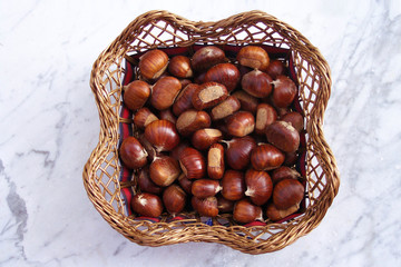 cesto di castagne
