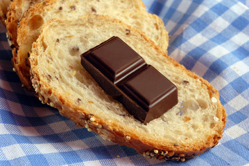 Fototapeta na wymiar Chleb i czekolada