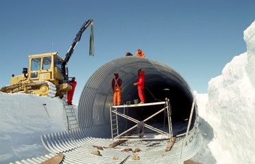 Construction d'un hangar en Antarctique