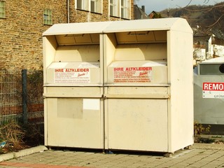 Beh&auml;lter f&uuml;r Kleiderspende