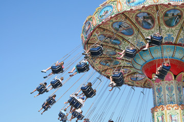 Amusement swing ride
