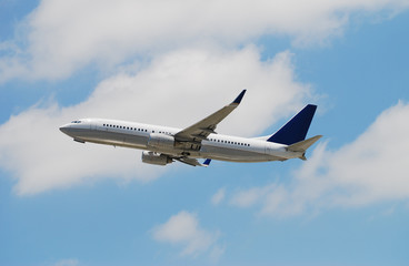 Fototapeta na wymiar Odrzutowy samolot pasażerski Boeing