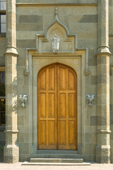 Fototapeta na wymiar Drewniane drzwi w starym zamku