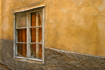 spotted wall with window on alleyway