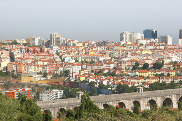 Fototapeta premium city landscape with several buildings and an aqueduct