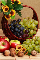 basket whit fruits