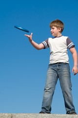 boy playing frisbee