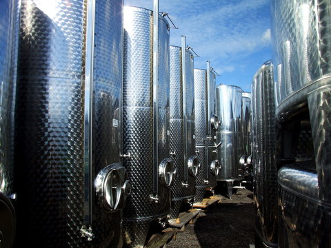 neue Edelstahltanks