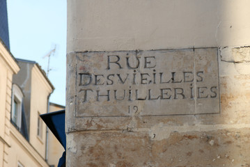 Fototapeta na wymiar Rue des Vieilles Thuilleries