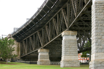 Bridge supporting pillars and girders