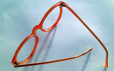 Brille von oben - orange