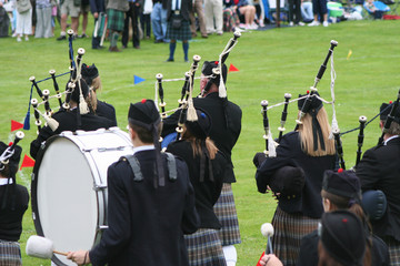 highland band rear view