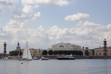 Fototapeta premium Yachts and bridge in the city