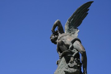 Estátua del Ángel Caído