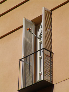 PARABOLICA EN UN BALCON