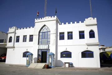 Tableaux ronds sur aluminium brossé Egypte white castle police station in dahab, red sea, sinai, egypt