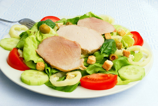 Salat-gemischt-  mit Leberkäse