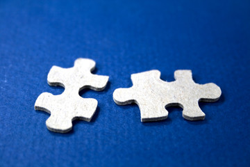 Obraz premium Two Puzzle Pieces