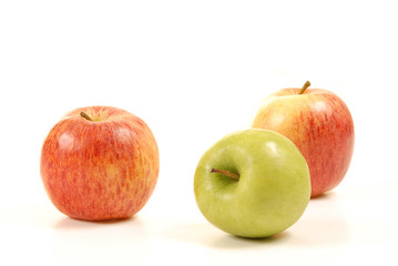 2 manzanas rojas y verde