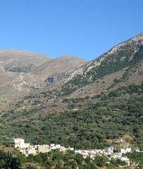 Fototapeta na wymiar small city in Crete mountains