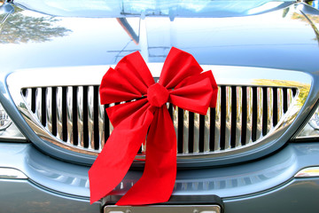 Red christmas ribbon on the car