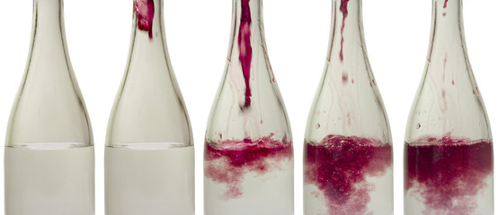 bottiglie con acqua colorata - rosso