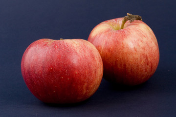 red apple