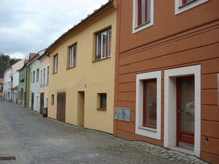 Fototapeta na wymiar small colorfull houses in Prague