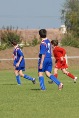 enfants jouant au football