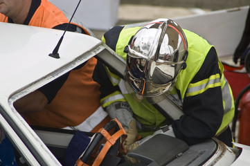 Pompiers sur accident de la route - 8
