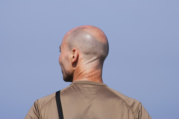 homme chauve