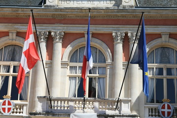 Bandiere all'hotel de la ville