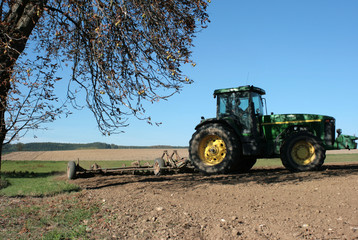 tractor 28