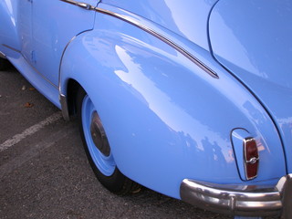 Plakat niebieski samochód
